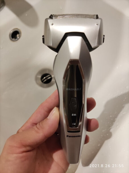松下电动剃须刀刮胡刀快速充电米兰系列请问一般用多少次以后清洗？