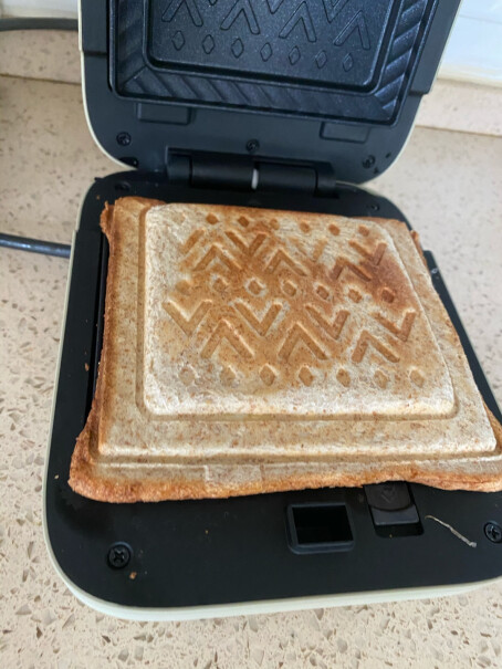 小熊电饼铛三明治机家用早餐机华夫饼机吐司压烤机早餐机双面加热能定时么？怎么知道是否熟了？