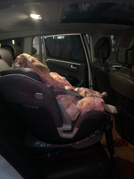 宝贝第一汽车儿童安全座椅isofix接口360°旋转大家都是安装到后排左侧右侧？
