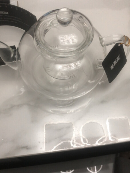美斯尼耐热玻璃茶壶泡茶壶花茶壶玻璃的在桌面上磕磕碰碰容易碎吗？