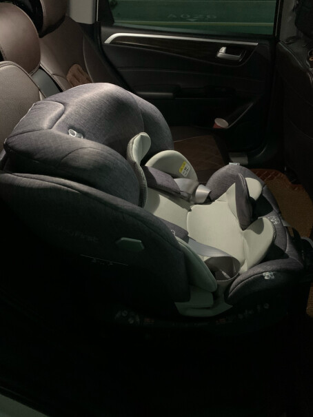 宝贝第一汽车儿童安全座椅灵悦ISOFIX接口灵悦好还是惠尔顿茧之爱2好？