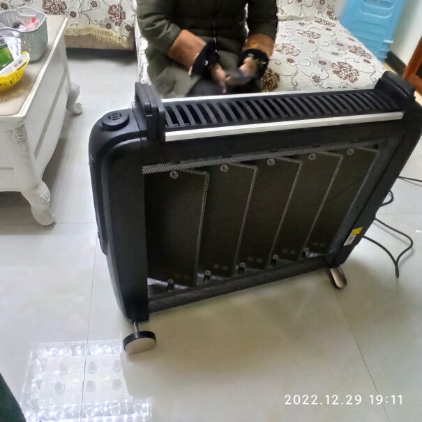 格力取暖器电暖气速热电热膜暖风机省电烤NDYC25C有没有是自建房买这个的，卧室用暖和吗？