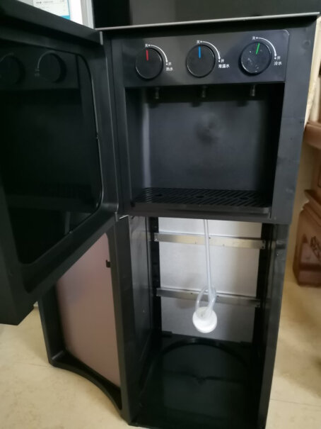 美菱饮水机下置式家用立式温热型你好这一款饮水机是不是就是普通的冷热款？