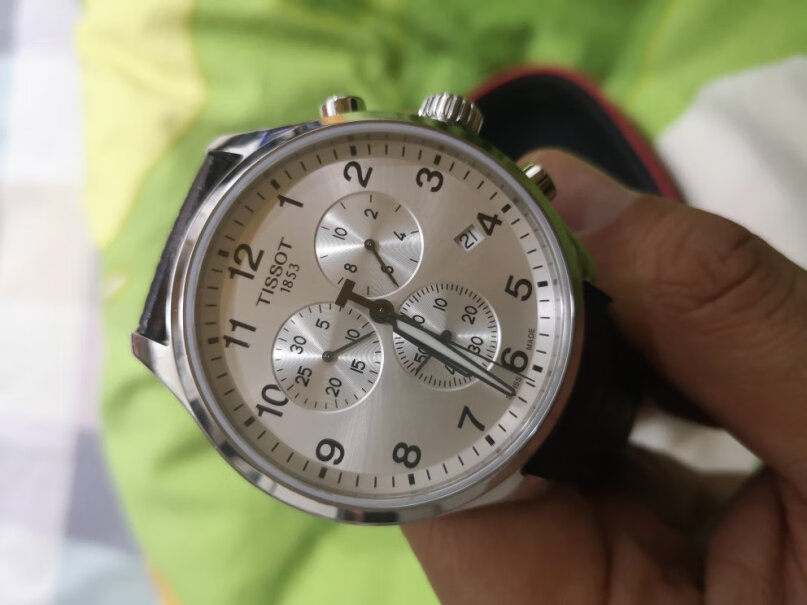 天梭TISSOT瑞士手表天梭男表表带松紧能调吗？