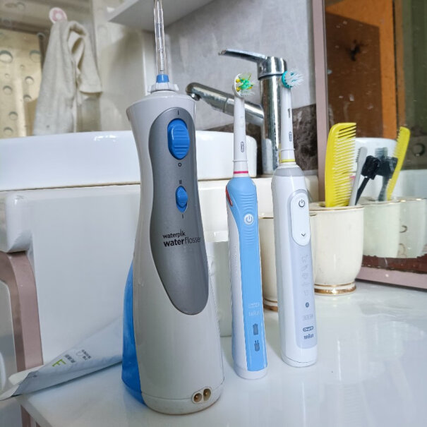 欧乐B电动牙刷成人小圆头牙刷情侣礼物3D声波旋转摆动充电式飞利浦的和这款哪种好用 涮的干净？