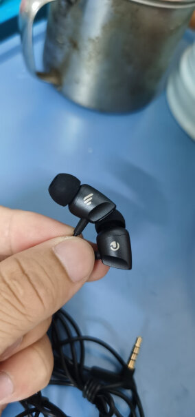 漫步者H235P耳机入耳式有线手机耳机充电戴耳机会有电流声吗？