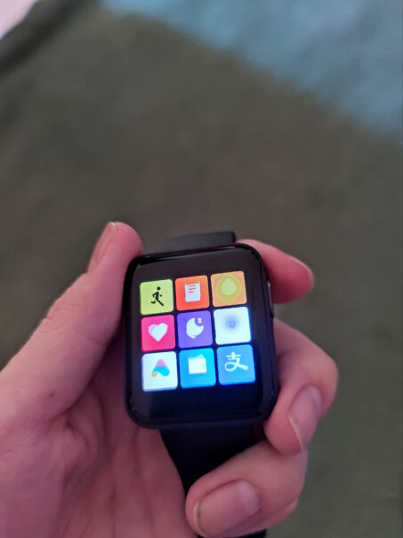 Redmi Watch 典黑智能手表请问不贴膜屏幕会不会被磨花？
