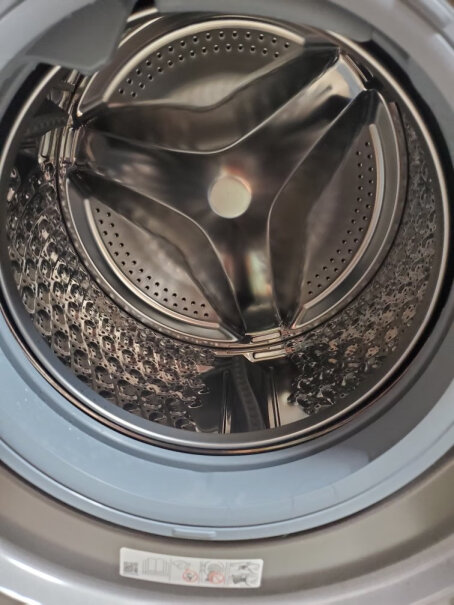 三星10.5公斤洗烘一体机滚筒洗衣机全自动泡泡净洗请问烘干、加热洗、桶自洁等时会有异味吗，比如橡胶味或者塑料味，谢谢？
