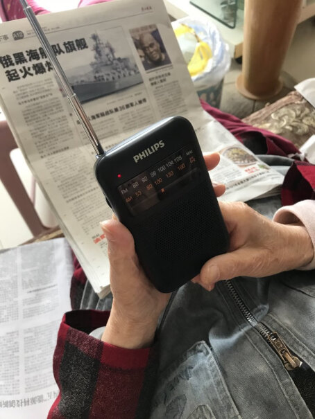 飞利浦TAR1368小型收音机老人便携式调频广播袖珍迷你随身听老式简单半导体这款信号怎么样？