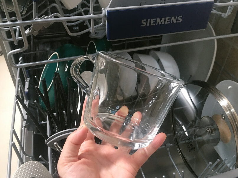 西门子SIEMENS12套大容量洗碗机上方可以走燃气软管道吗？
