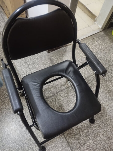 怡辉坐便椅老人坐便凳座便凳子加高防滑可折叠坐便器孕妇残疾人坐厕椅坐便器移动马桶这个是安装好的吗？