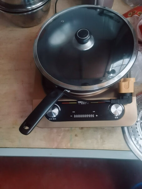德玛仕DEMASHI这个电磁炉能用普通的锅吗 自己的？