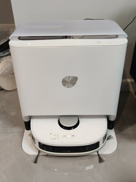 美的（Midea全能扫拖机器人W11会洗拖布自烘干你们黑色地砖能通过吗？