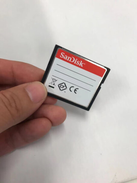 闪迪64GBCF存储卡可以插入笔记本电脑的卡槽吗？
