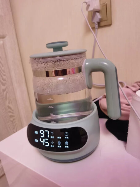 babycare恒温水壶调奶器婴儿冲奶粉保温恒温水壶温奶暖奶热奶器1.2L-云雾绿有配件吗？