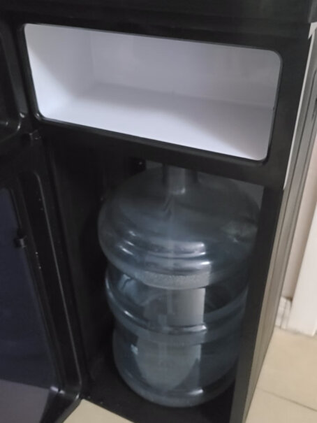 奥克斯茶吧机家用多功能智能遥控温热型立式饮水机你们的水壶在底座上能放稳么？