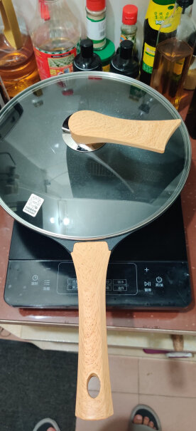 九阳Joyoung麦饭石色不粘炒锅32cm炒菜锅这款锅的材质？