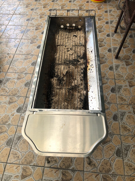 悠乐朋户外烧烤炉便携折叠木炭烧烤架铁皮薄吗，会不会烧漏或变形？