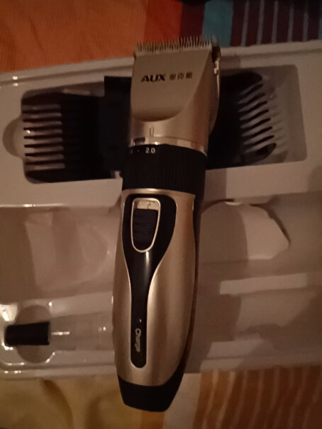 奥克斯剃头理发器电推子成人电推剪婴儿电动剪发器裸配是只有那个推子的吗？