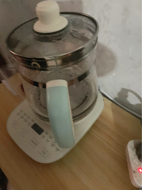 小熊茶壶水壶电热水壶1.5L电水壶煮茶药膳恒温会滚出来吗？