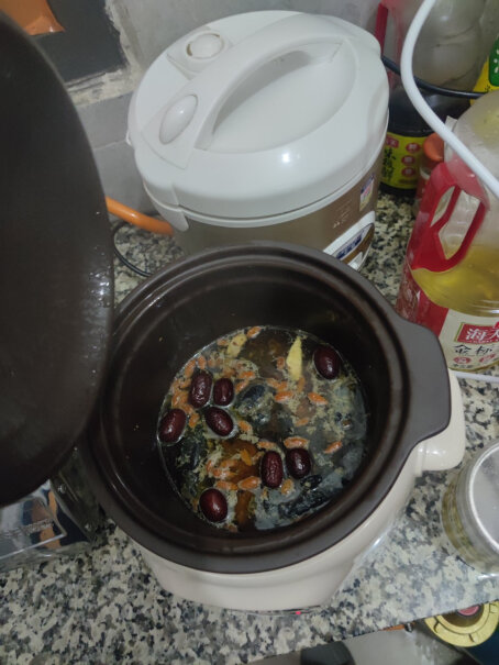 苏泊尔SUPOR请问大家水煮沸后，瓷锅不会抖动吗？我的一直在抖，又炒又可怕，还是煮粥方法错了？我是先放水至最好水位线，然后放瓷锅，谢谢大家的解答？
