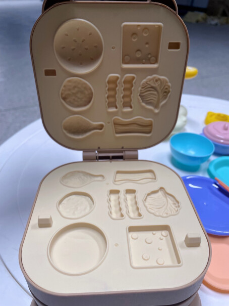 奥智嘉彩泥橡皮泥超轻粘土玩具DIY做好后容易从模具里面取出来么？