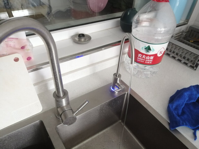 小米MI净水器400G废水是否可以引到上面的洗菜盘里排走吗？