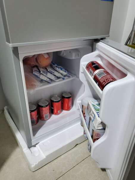 荣事达迷你冰箱小小型双门电冰箱家用宿舍冷冻冷藏节能大家买还有运费吗？