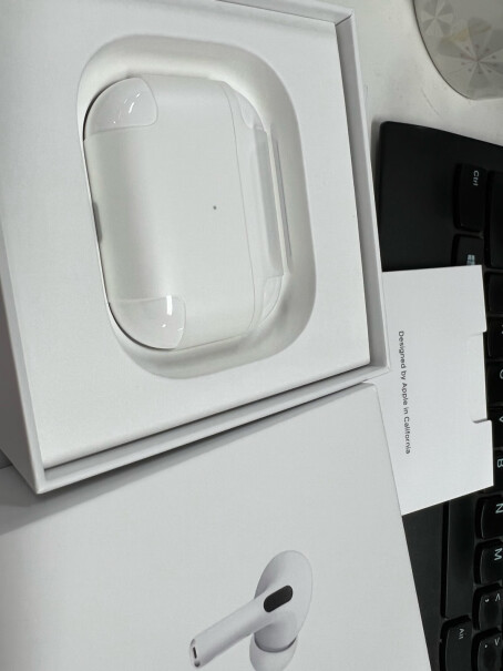 Apple AirPods Pro (第二代) 配MagSafe无线充电盒 主动降噪无线蓝牙耳机 适二代跟一代没区别？