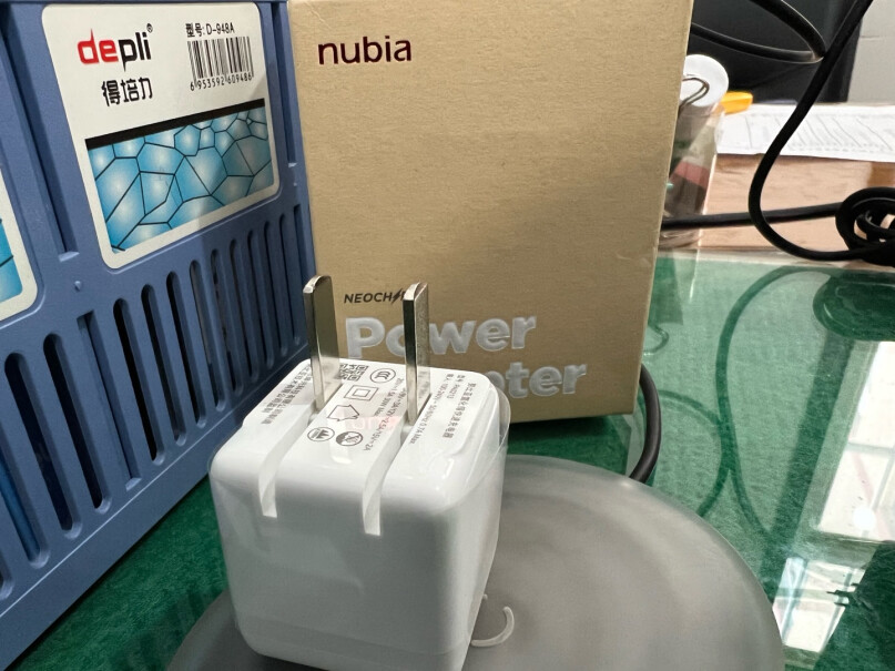努比亚65W氮化镓充电器GaN这个是黑色还是银色？