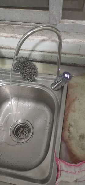 A.O.史密斯家用净水器你们的净水器一晚上不用第二天早晨接水的时候，水里有没有发现好多很细小的絮状物。如果没留意你们试试看？