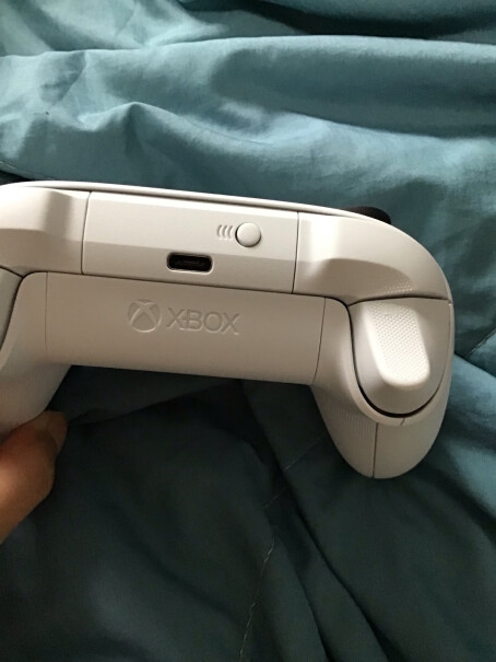 微软Xbox无线控制器用蓝牙连，是不是没有震动？