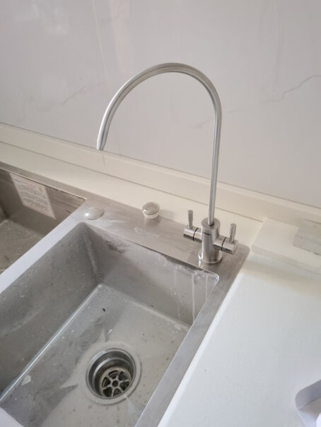 安吉尔净水器家用厨房无桶净水机净化出来的水是弱酸性吗？有没有测过ph值？