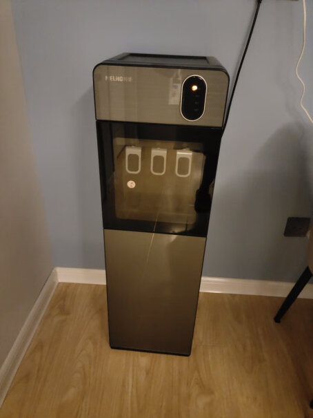 美菱饮水机下置式家用立式温热型一天用多少度电？