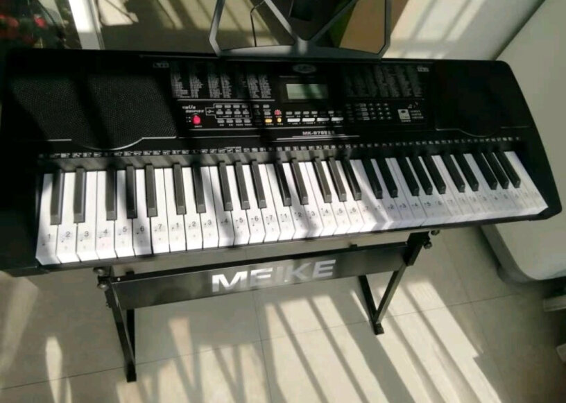 美科MK-97561键钢琴键多功能智能电子琴儿童初学乐器这款有按键亮灯跟弹功能么？