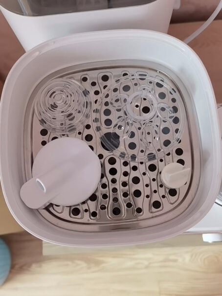 小白熊恒温水壶调奶器1.3L消毒的底盘容易有难清理的水垢吗？