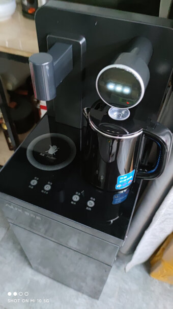 奥克斯茶吧机家用饮水机抽水管有塑料味吗？