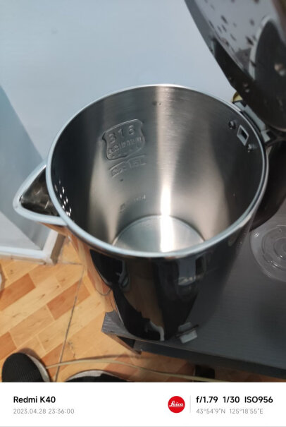 美的水壶开水壶电水壶3041.5L侧显净甜SH15X301为什么装了半桶的水烧开后会溢出？