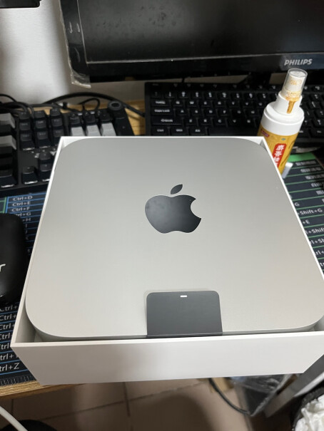 电脑主机AppleMacmini八核M28G256G能不能固定在显示器后面？