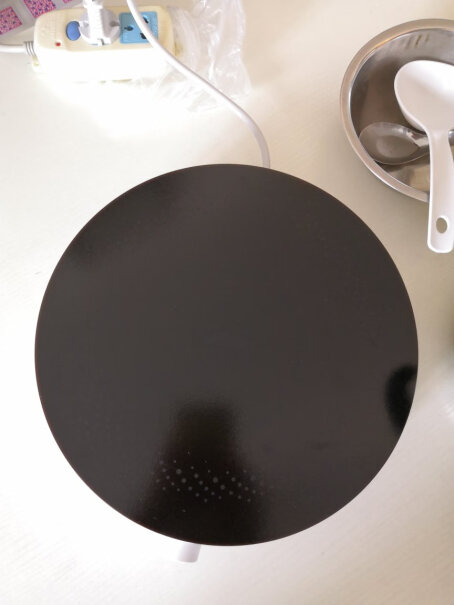 美的电磁炉滑控调节火锅炉2200W大火力微晶面板一键爆炒配有煮菜锅吗，和汤勺吗？