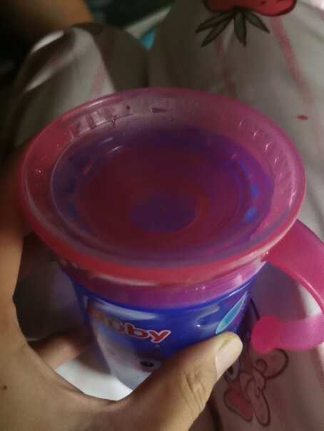 努比儿童水杯学饮杯新生宝宝婴儿带盖防漏水杯请问这个杯子能拿来当奶瓶使用吗？