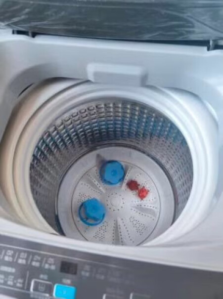 海尔EB8--M20Mate1请问这个洗衣机外壳是银色吗？