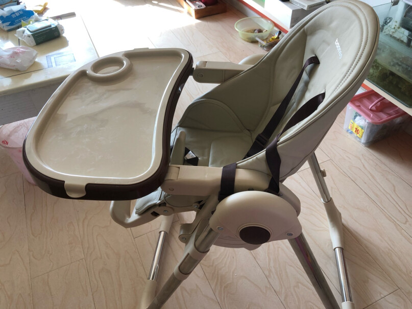 贝能Baoneo儿童餐椅宝宝餐椅可以装轮子吗？