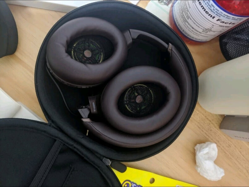 松下HD605头戴式HIFI耳机蓝牙无线耳机游戏耳机这个和Bose qc35II比哪个好一点？