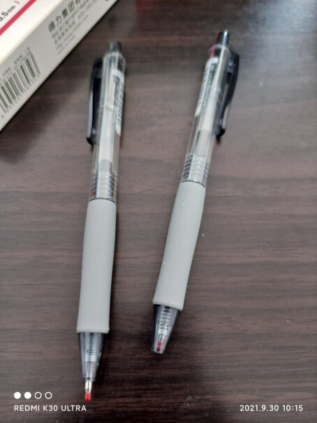 得力deli0.5mm全针管可擦中性笔签字笔水笔学生文具和s01比较哪个好使呢？