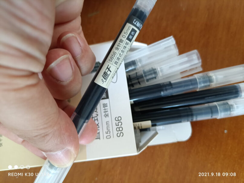 笔类得力deli直液笔签字笔0.5mm全针管中性笔告诉你哪款性价比高,好用吗？