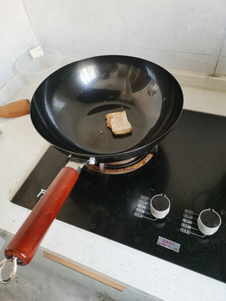 九阳精铁无涂层炒锅不易锈耐磨炒锅健康轻韧直径32cm这个锅可以用燃气烧吗？