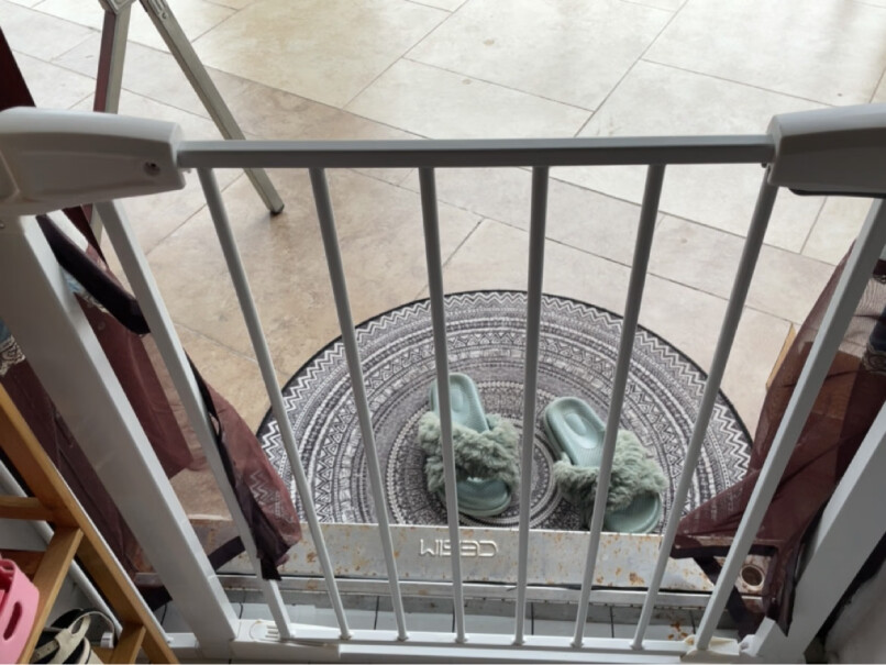 攸曼诚品楼梯护栏儿童安全门栏防护栏我的门宽74CM,尺寸能不能安装上，用途是宠物狗？