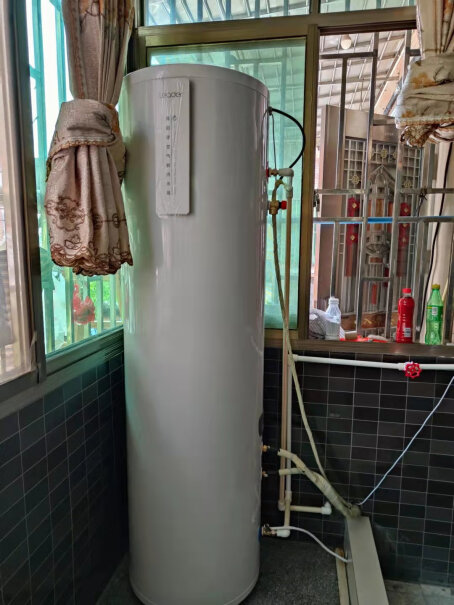 海尔空气能热水器家用200升纯空气能加热水箱要装在高的地方吗？ 水箱是不是必须比出水口高？