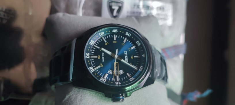 西铁城CITIZEN手表光动能深海蓝盘时分针夜光男士腕表怎么切换中英星期？表镜容易划花吗？